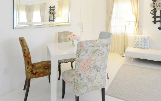 Sunrise Court Apartments