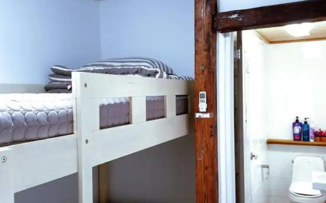 Guesthouse Party-Free Pub - Hostel