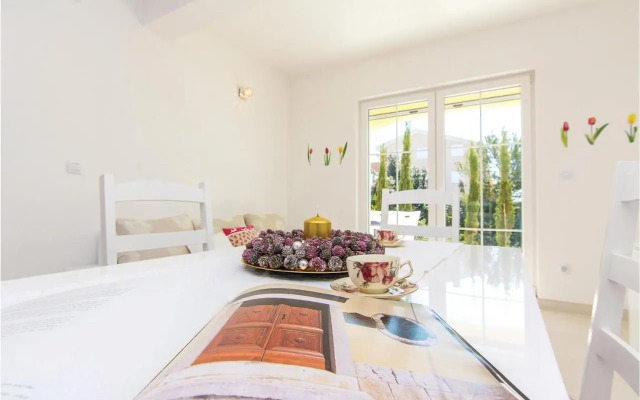Two-Bedroom Apartment in Pakostane