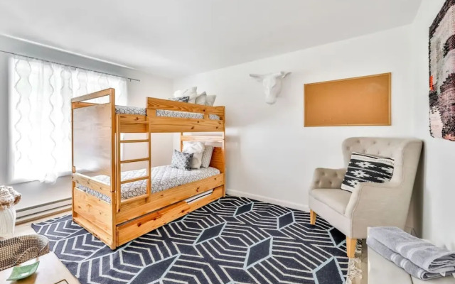 Hunter Mountain Ski House - Tesla Charger