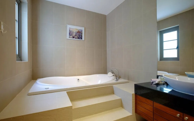 Luxe 2br Pool Villa Walk to Bangtao Beach
