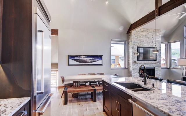 Slope View  3 Bedroom Townhouse by RedAwning