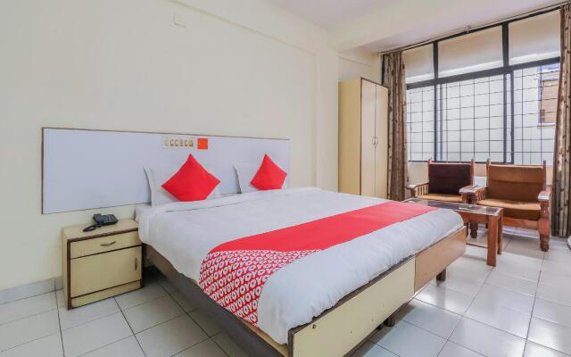 OYO 23083 Hotel Hindustan Deluxe