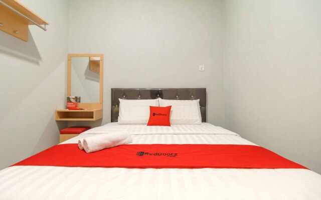 RedDoorz @ Helvetia Medan 2