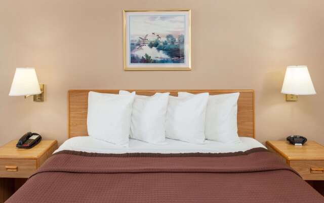 Days Inn by Wyndham Charleston