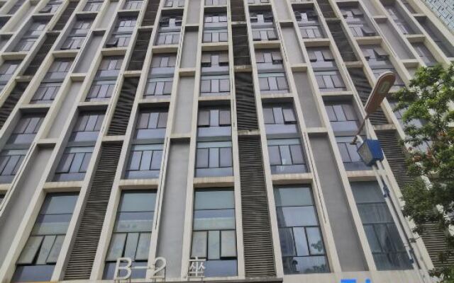 Guangzhou Wanbo Holiday Inn