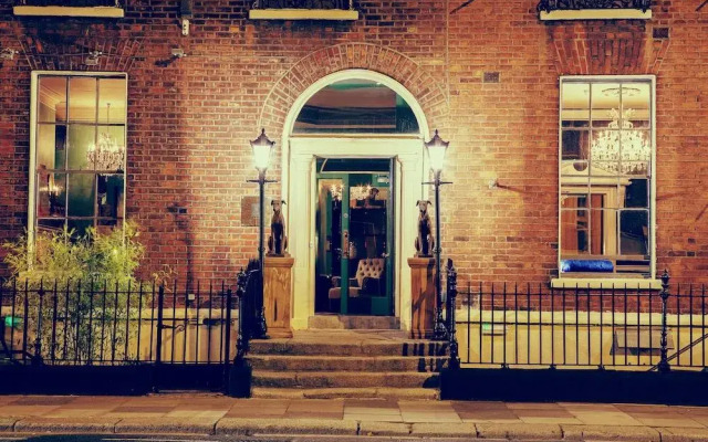 Leeson Apartments
