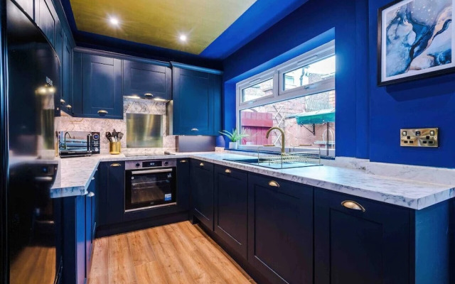 Large 5 Bedroom Home perfect for groups