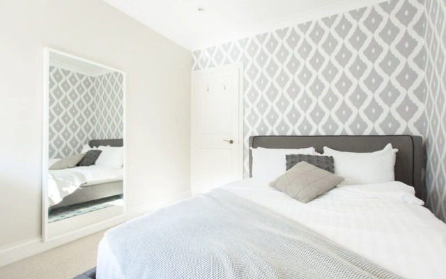 The Harrods Mews Modern 4Bdr Mews Home With Terrace