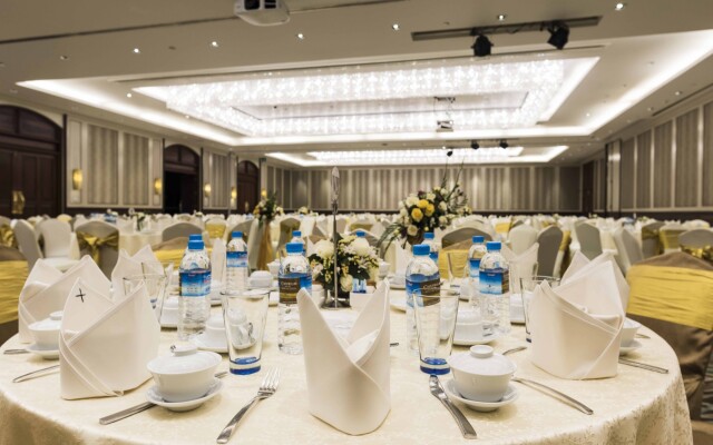 Chatrium Hotel Royal Lake Yangon