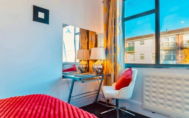 Rayleigh Retreat-spacious Family 3 Bed Apartment