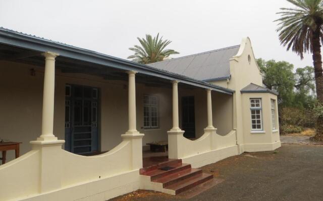 Roode Bloem Farm House