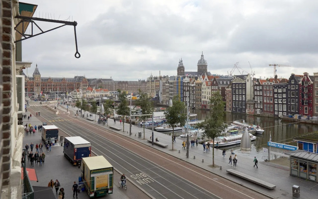 Damrak Short Stay Amsterdam