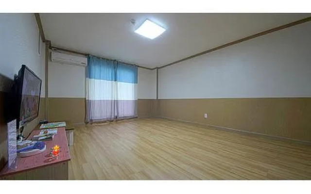 Suncheon Suncheon Bay Deulmaru Pension (Group Room)
