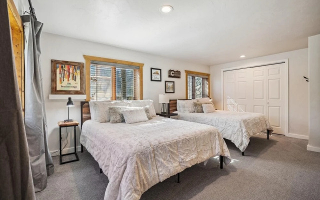 American Way Chalet 5 Bedroom Home