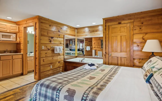 Golf View 2 Bedroom Cabin by RedAwning