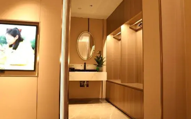 Jinfengyuan Hotel (Shenzhen Dayun Center Ailian Metro Station Branch)