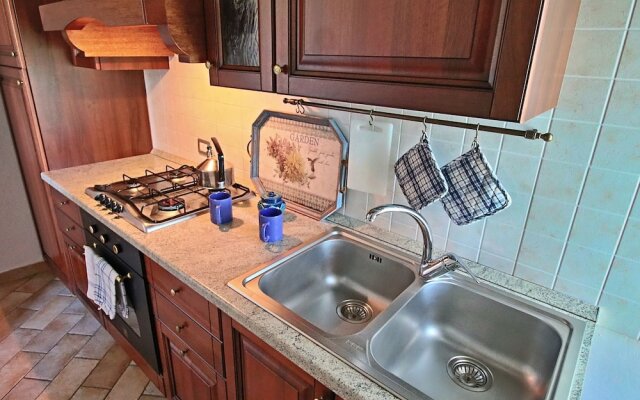 Spacious Farmhouse in Trevi With Swimming Pool