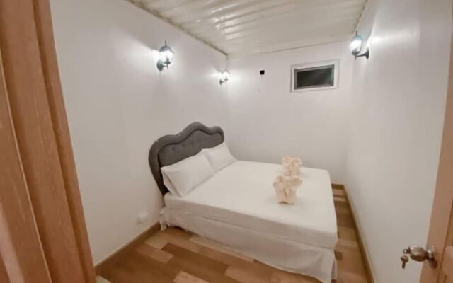 Happyland Residence