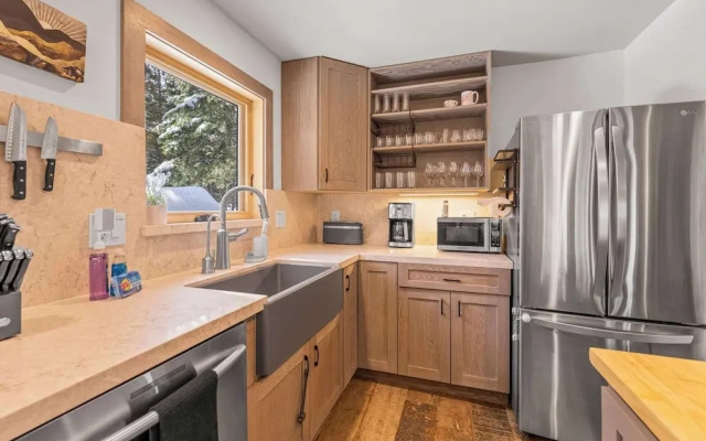 Tahoe City Retreat For 8!