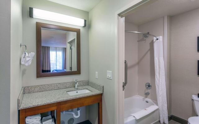 Comfort Inn & Suites Logan Near University