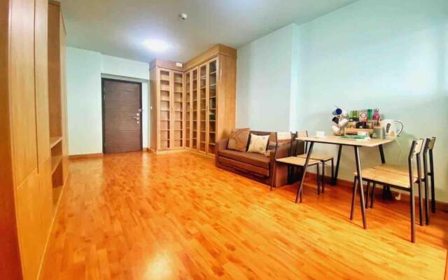 Cozy apartment 70m² with huge balcony, center BKK