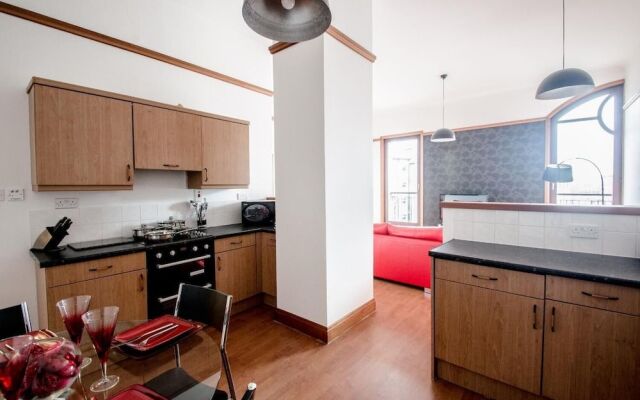 Orange Apartments - 13 Bastille