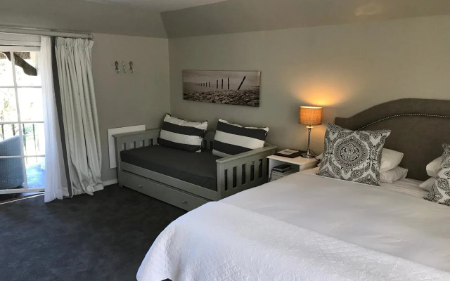 Whale Rock Luxury Lodge