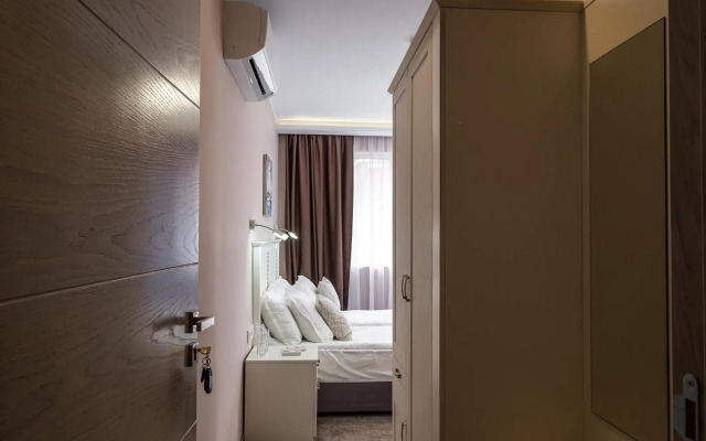 Caro Aparthotel