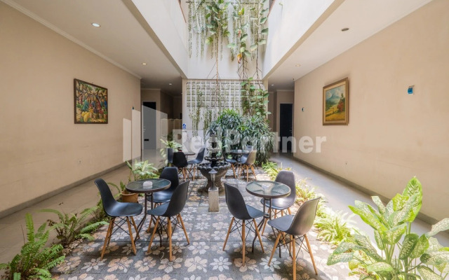 Palm Eight RedPartner