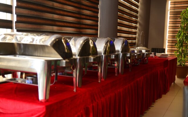 Caesar'S Luxury Hotel