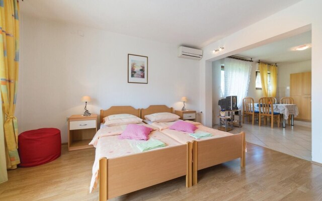 Awesome Home in Kastel Kambelovac With Wifi and 1 Bedrooms