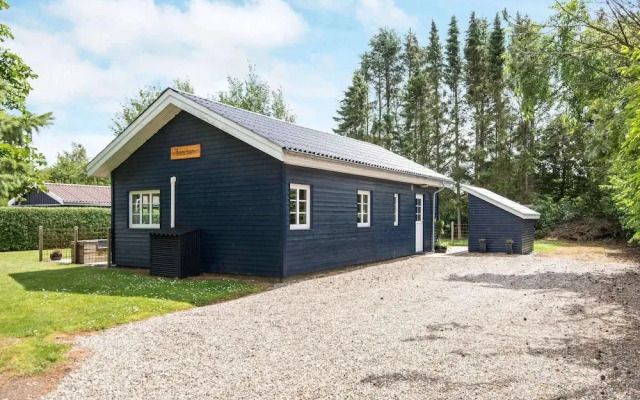 Tranquil Cottage Near Kvie Lake-by Traum