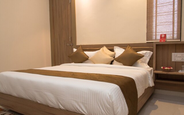 OYO 13273 Home Luxury Stay Airport Road
