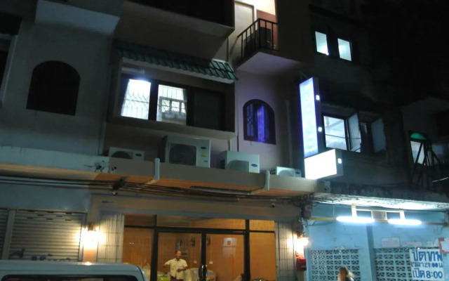 First Inn Bangkok Hostel
