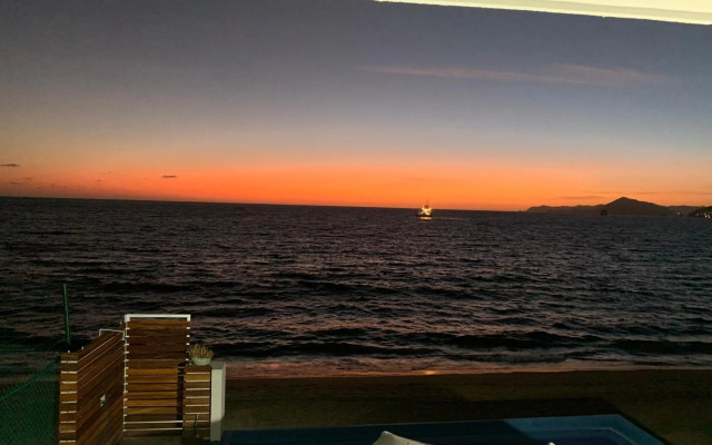 Increible Departamento A Pie De Playa En Manzanillo, Completamente Nuevo