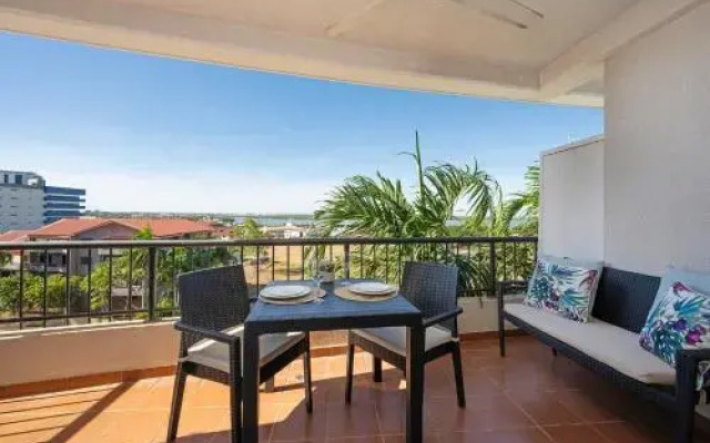 Horizons on Harry Chan Apartment