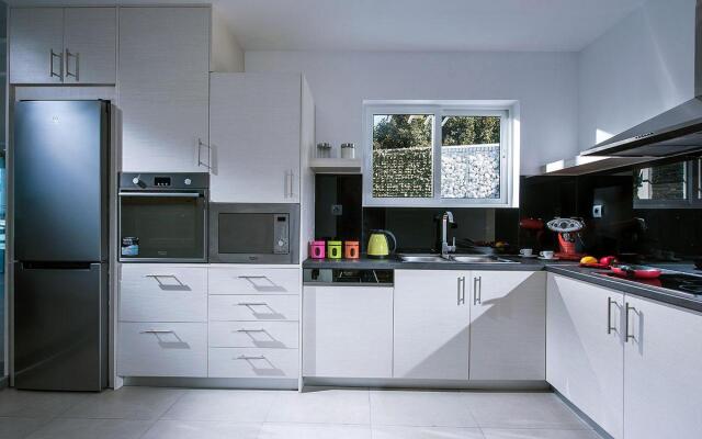 Amazing 4 bedroom villa very close to the beach