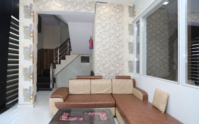 OYO 14949 Hotel Shashi Residency