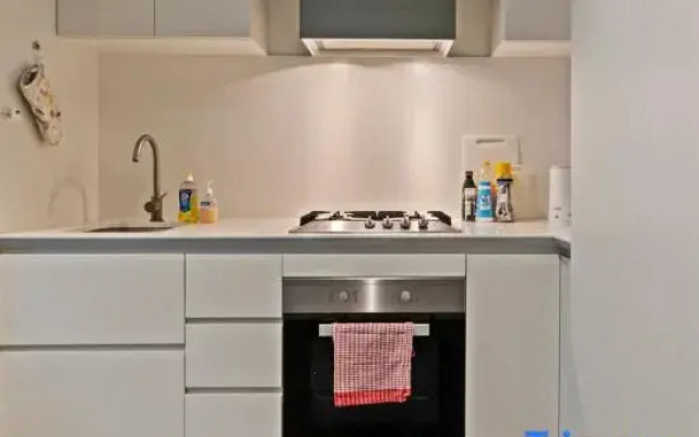 EQ Tower Ultra-Modern 2BR- CBD Base Mel Central