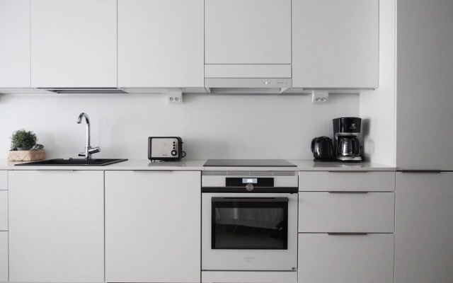 2ndhomes Central Tower Apt near Train St