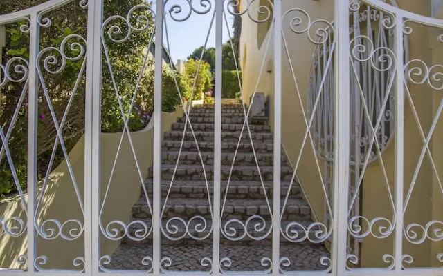 Silver Beautiful 4 Bedroom Vila Just Steps TO TH