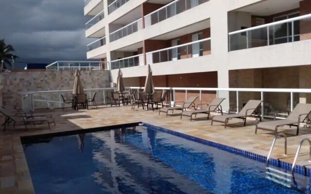 Apto novo e arejado com uma ampla sacada