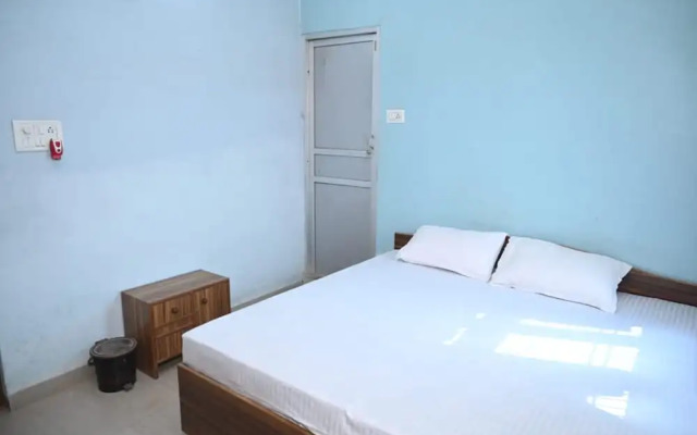 Goroomgo Mahamaya Guest House Varanasi