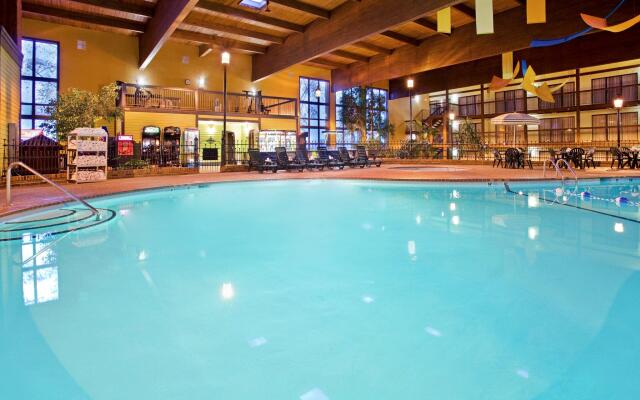 Holiday Inn St. Louis West Six Flags by IHG