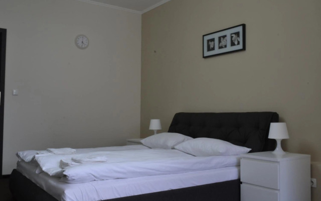 Rakhiv Hotel & Apartments