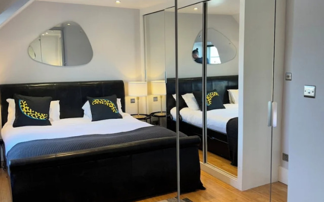 Remarkable 2-bed House in London