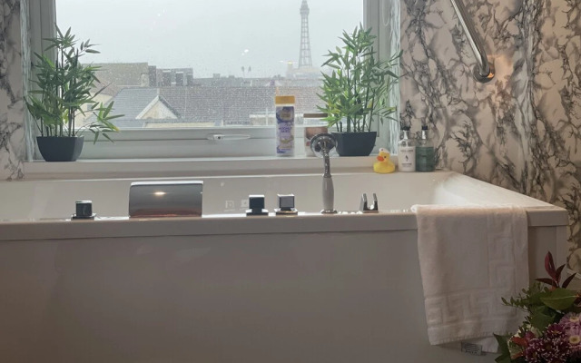 Oyo The Chatwal Boutique Hotel