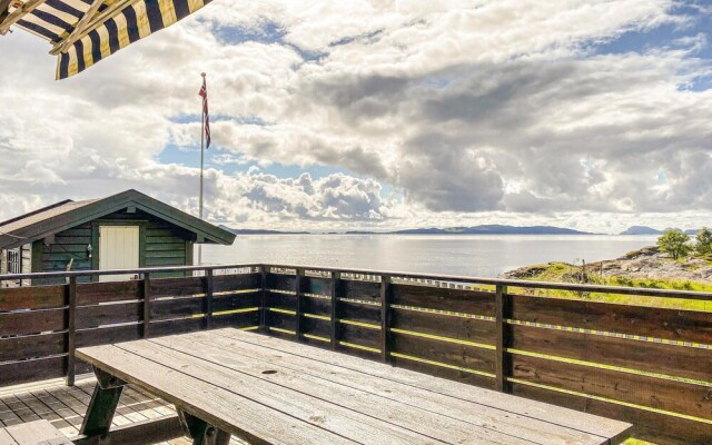 Nice Home in Stavang With 4 Bedrooms