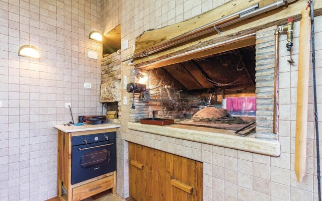 Amazing Home in Liznjan With Sauna, Wifi and 3 Bedrooms